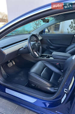 Седан Tesla Model 3 2019 в 