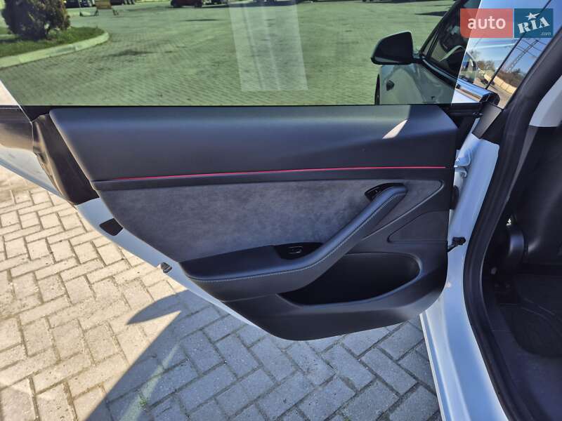 Седан Tesla Model 3 2020 в Мукачевому фото 26 Седан Tesla Model 3 2020 в Мукачевому