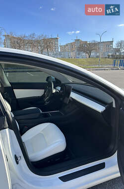 Седан Tesla Model 3 2021 в 