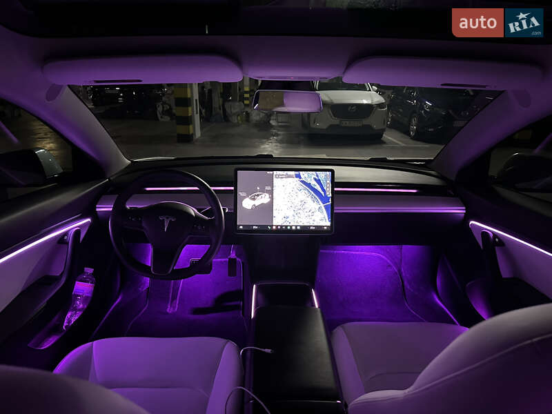 Седан Tesla Model 3 2021 в Киеве
