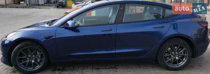 Седан Tesla Model 3 2023 в Харкові