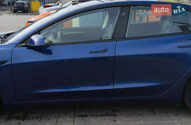 Седан Tesla Model 3 2023 в 