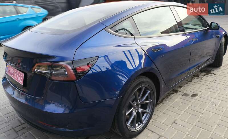 Седан Tesla Model 3 2023 в Харкові