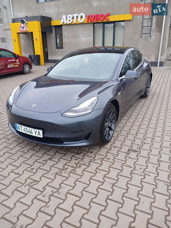 Седан Tesla Model 3 2019 в Коломые