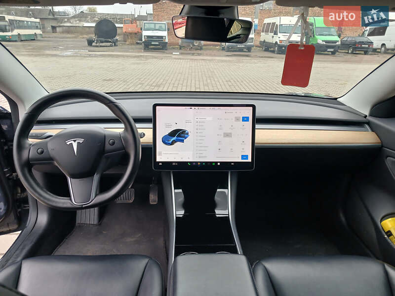 Седан Tesla Model 3 2019 в Коломые