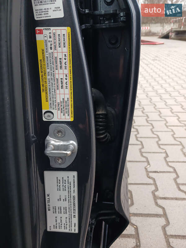 Седан Tesla Model 3 2019 в Коломые