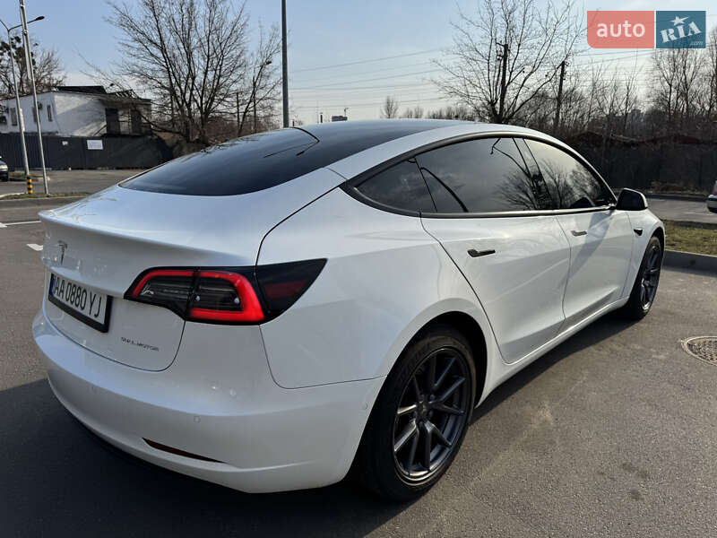 Седан Tesla Model 3 2022 в Киеве