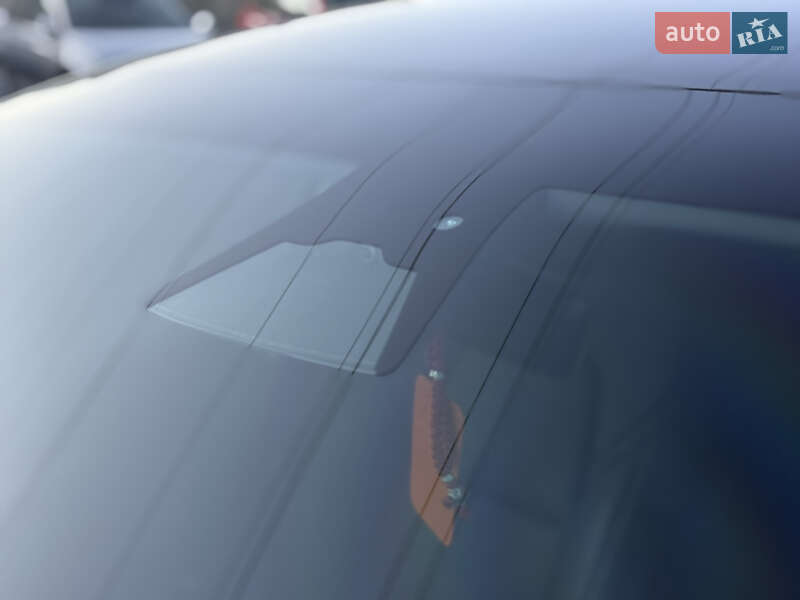 Седан Tesla Model 3 2023 в Ужгороде