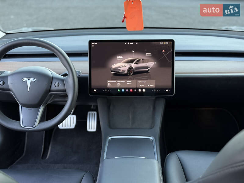 Седан Tesla Model 3 2023 в Ужгороде