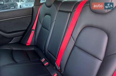 Седан Tesla Model 3 2021 в 