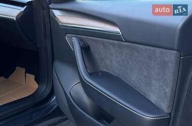 Седан Tesla Model 3 2021 в 