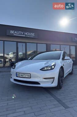 Седан Tesla Model 3 2023 в 