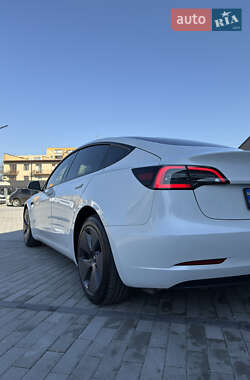 Седан Tesla Model 3 2023 в 