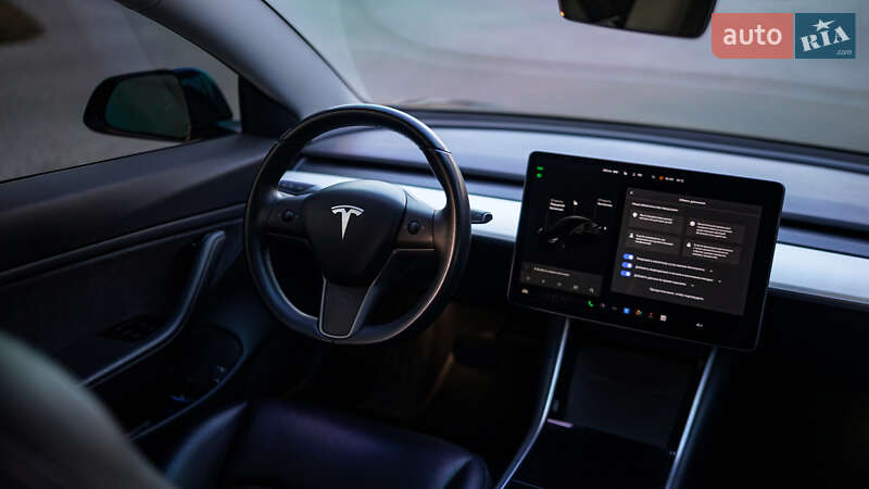 Седан Tesla Model 3 2018 в Львові