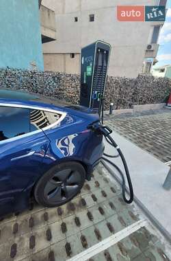 Седан Tesla Model 3 2019 в Киеве