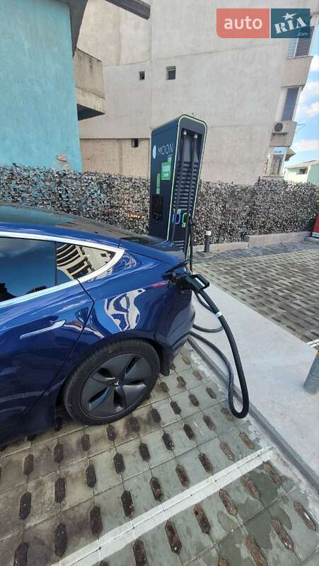 Седан Tesla Model 3 2019 в Киеве