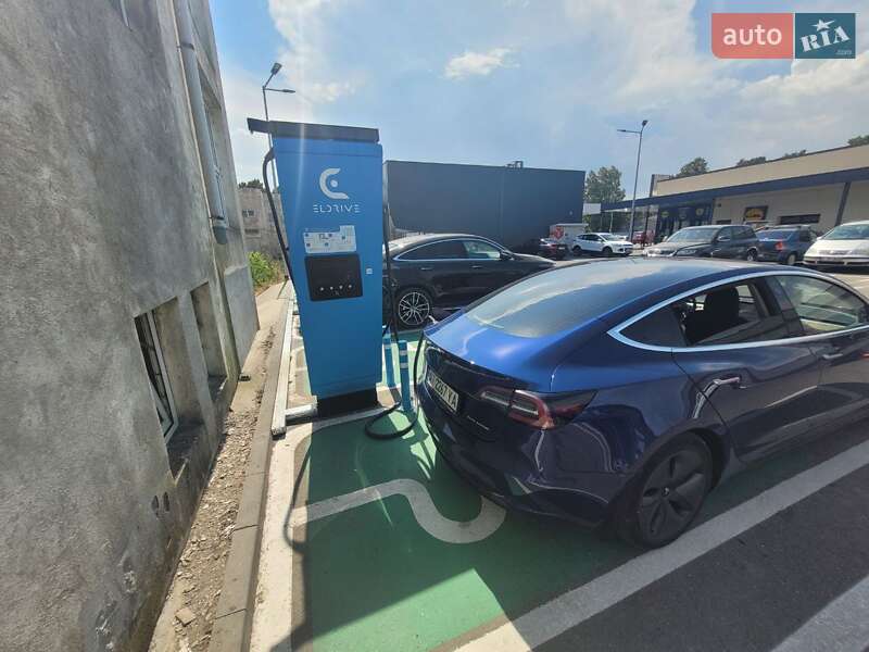 Седан Tesla Model 3 2019 в Киеве