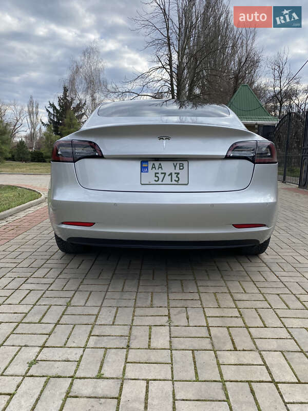 Седан Tesla Model 3 2018 в Никополе