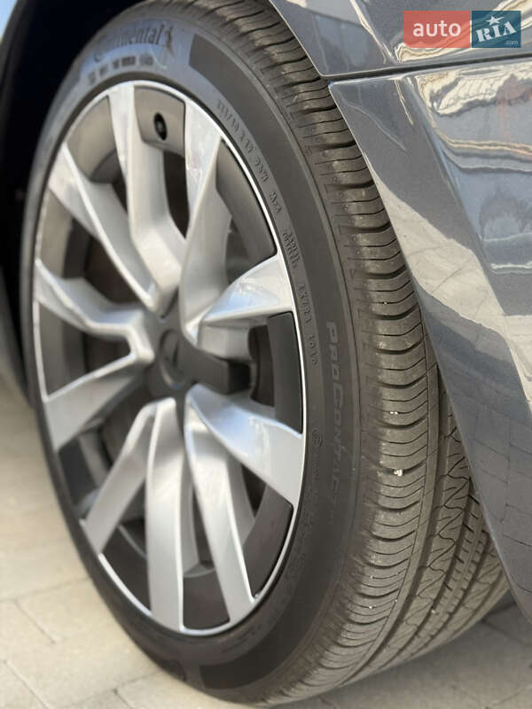 Седан Tesla Model 3 2024 в Луцке