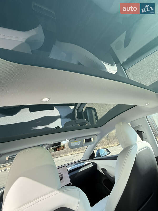 Седан Tesla Model 3 2024 в Луцке