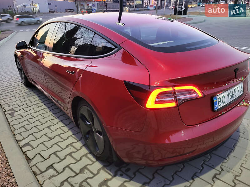 Седан Tesla Model 3 2018 в Тернополі