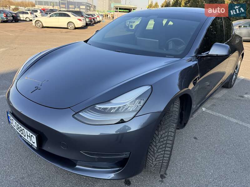 Седан Tesla Model 3 2019 в Львове