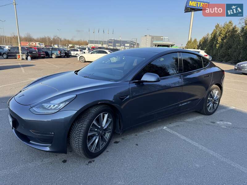 Седан Tesla Model 3 2019 в Львове