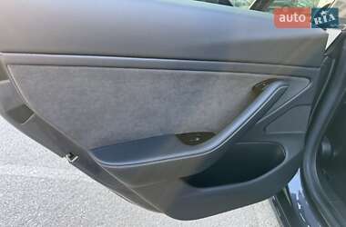 Седан Tesla Model 3 2019 в Львове