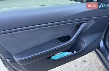 Седан Tesla Model 3 2019 в Львове