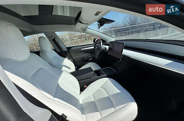Седан Tesla Model 3 2021 в 