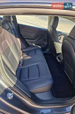 Седан Tesla Model 3 2023 в 