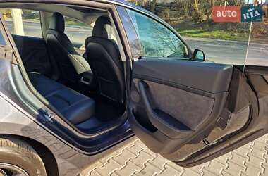 Седан Tesla Model 3 2023 в 