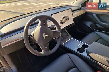 Седан Tesla Model 3 2023 в 