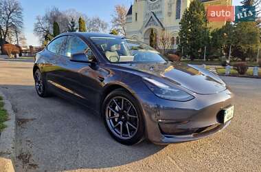 Седан Tesla Model 3 2023 в 