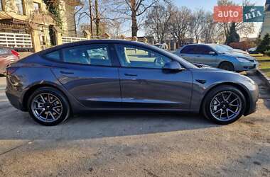 Седан Tesla Model 3 2023 в 