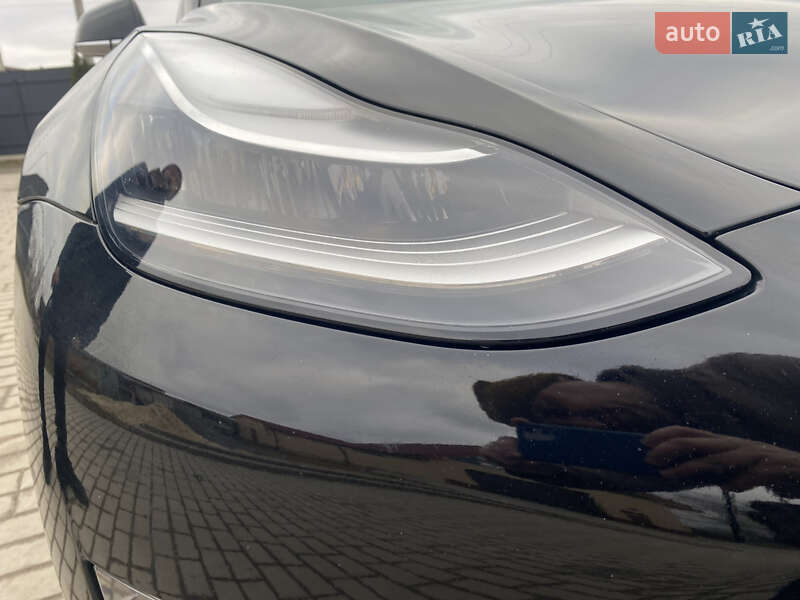 Седан Tesla Model 3 2019 в Городке