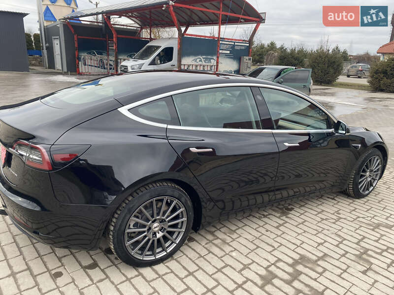 Седан Tesla Model 3 2019 в Городке