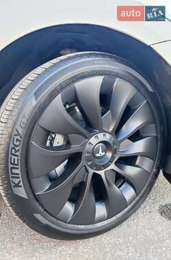 Седан Tesla Model 3 2022 в Киеве