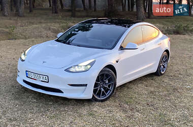 Седан Tesla Model 3 2021 в 