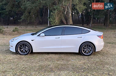 Седан Tesla Model 3 2021 в 