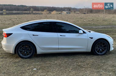Седан Tesla Model 3 2021 в 