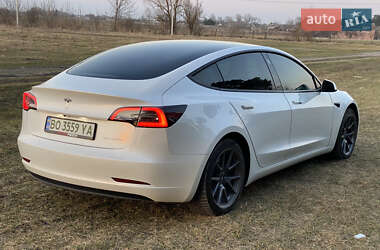 Седан Tesla Model 3 2021 в 