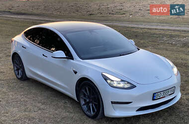 Седан Tesla Model 3 2021 в 