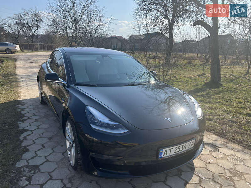 Седан Tesla Model 3 2018 в Долине