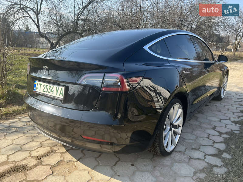 Седан Tesla Model 3 2018 в Долине