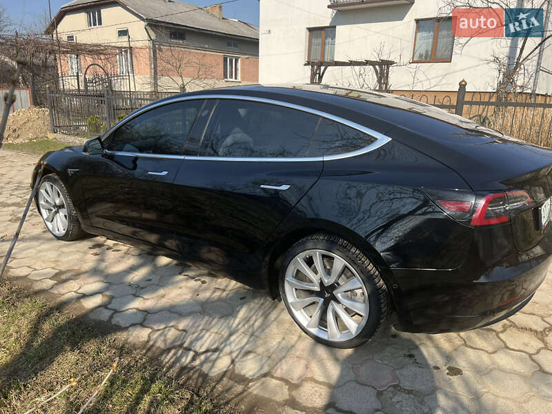 Седан Tesla Model 3 2018 в Долине