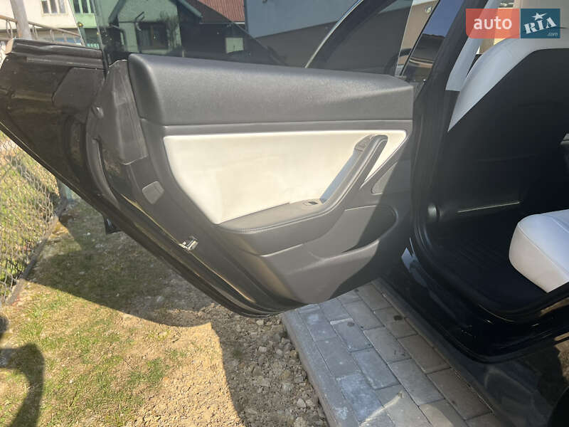 Седан Tesla Model 3 2018 в Долине