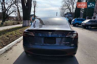 Седан Tesla Model 3 2022 в 