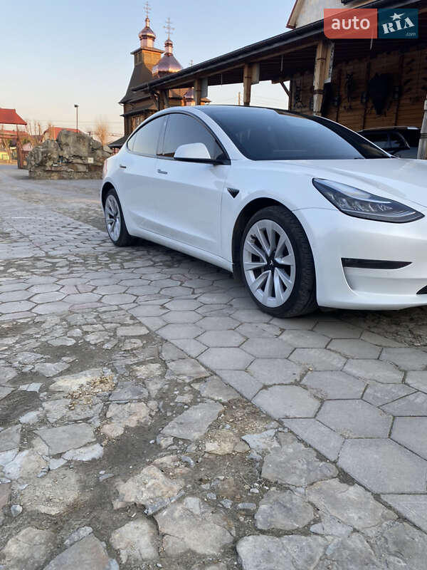 Tesla Model 3 2021