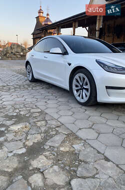 Седан Tesla Model 3 2021 в 